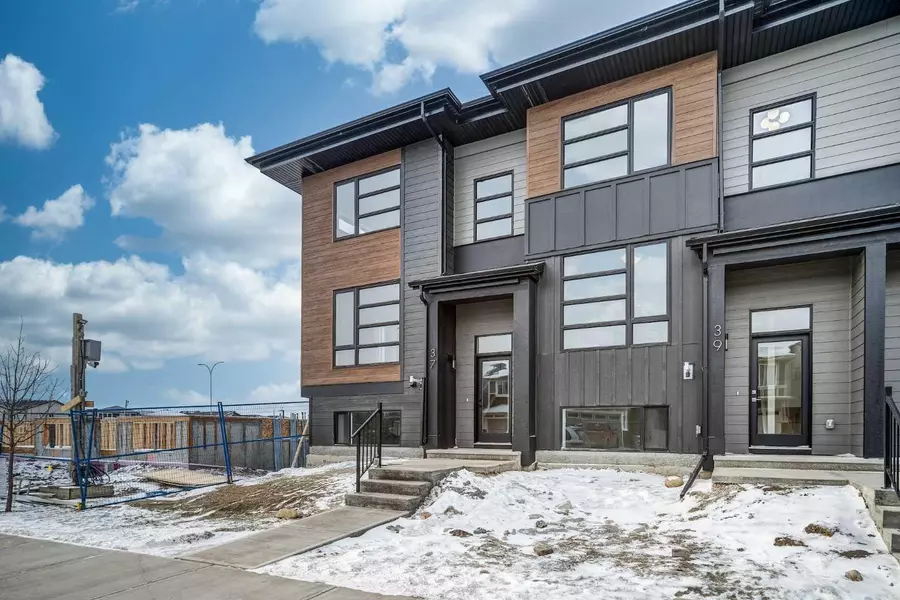 37 Lucas WAY NW, Calgary, AB T4B3P5