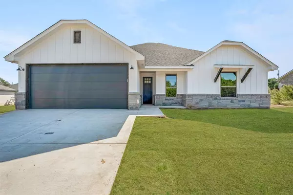 4913 Waterfield Drive, Granbury, TX 76048