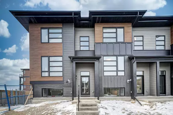 Calgary, AB T4B3P5,37 Lucas WAY NW