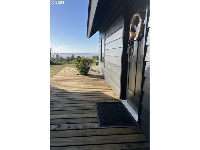 153 S Wells DR, Lincoln City, OR 97367