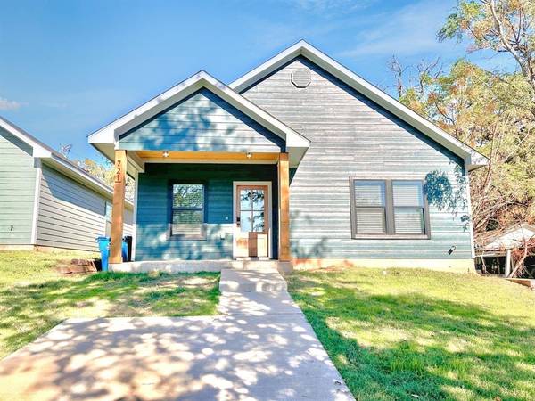 721 E Texas Street, Denison, TX 75021