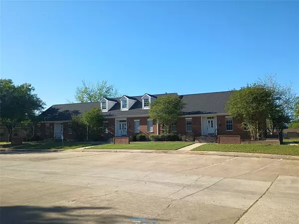 Greenville, TX 75401,3900 Joe Ramsey Boulevard E #4