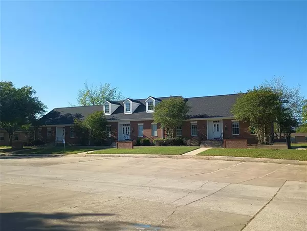 Greenville, TX 75401,3900 E Joe Ramsey Boulevard E #4