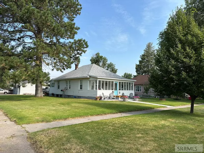 674 Falls Ave, American Falls, ID 83211