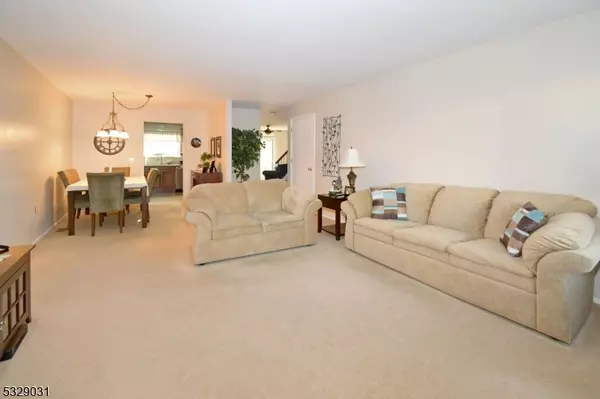 Ewing Twp., NJ 08628,3 Coventry Sq