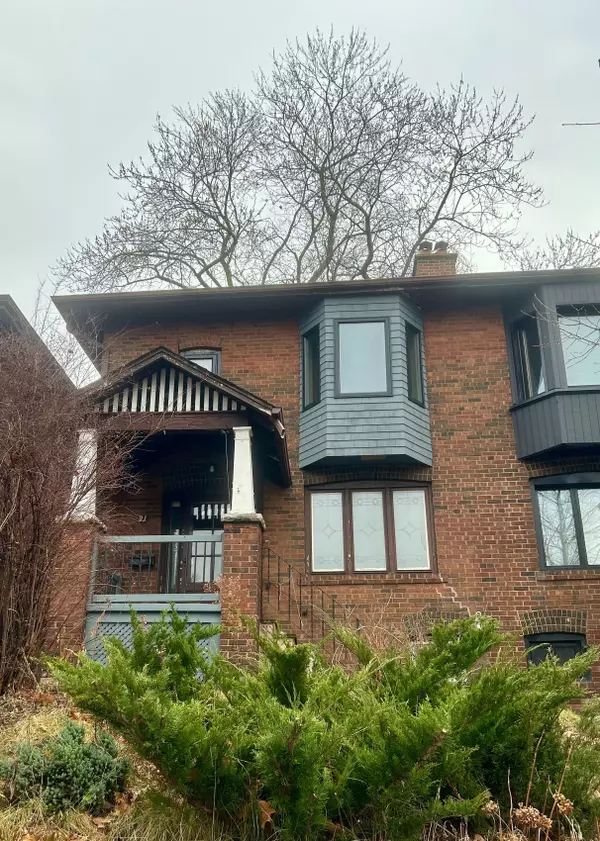 21 Claude AVE, Toronto W01, ON M6R 2T5