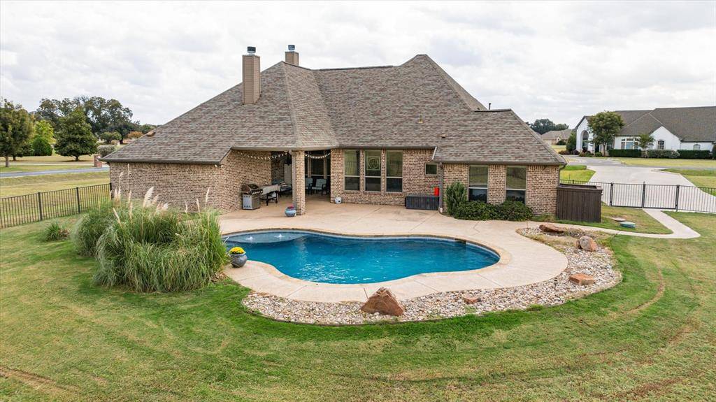 1108 W Scandinavian Court, Granbury, TX 76048