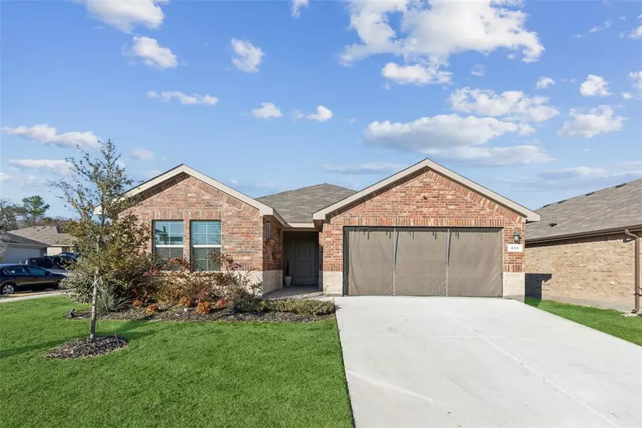 424 Amory Street, Azle, TX 76020