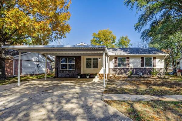 103 E Cunningham Street, Bonham, TX 75418