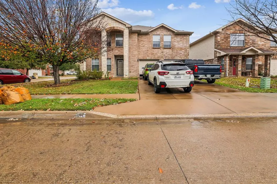 801 Honey Dew Lane, Fort Worth, TX 76120