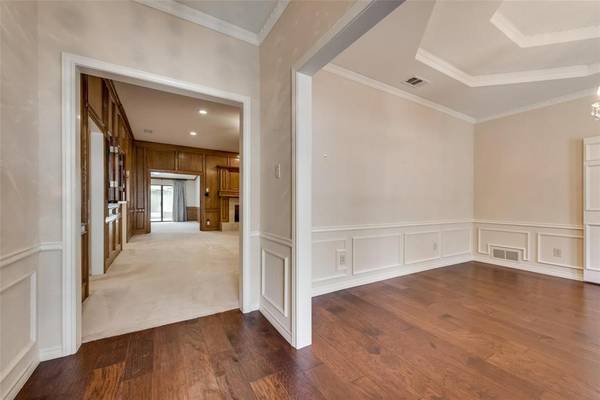 Dallas, TX 75225,6918 Woodland Drive