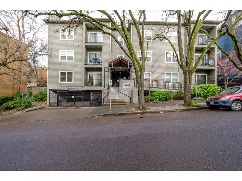 1441 SW CLAY ST #102, Portland, OR 97201