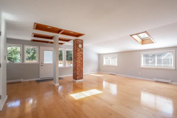 Victoria, BC V8V 4L5,1415 Camosun St