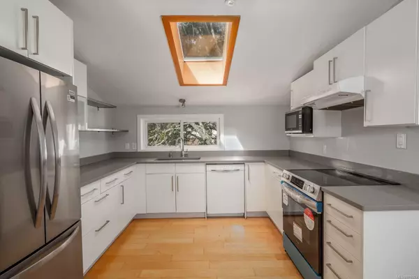 Victoria, BC V8V 4L5,1415 Camosun St