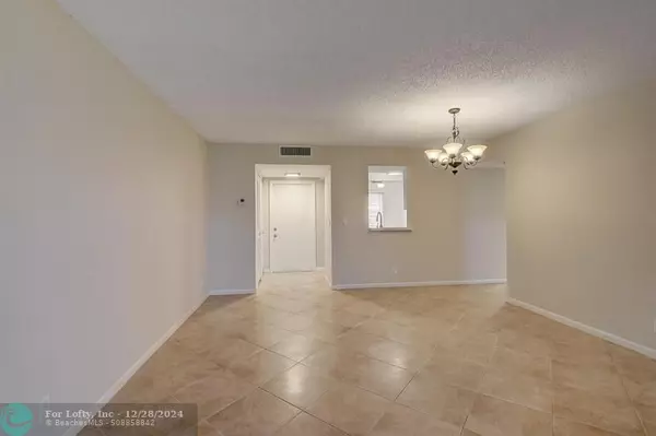 Delray Beach, FL 33446,6625 S Oriole Blvd  #105