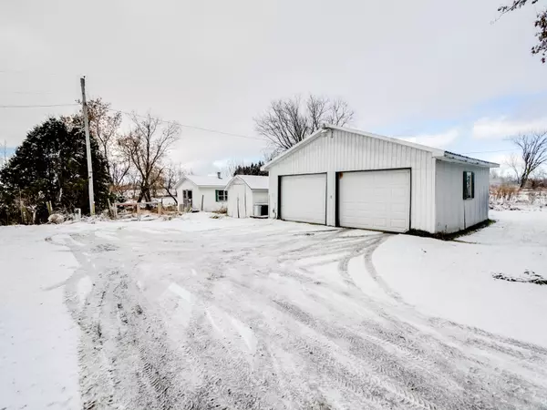 South Glengarry, ON K0C 1E0,21187 CONCESSION 3 RD