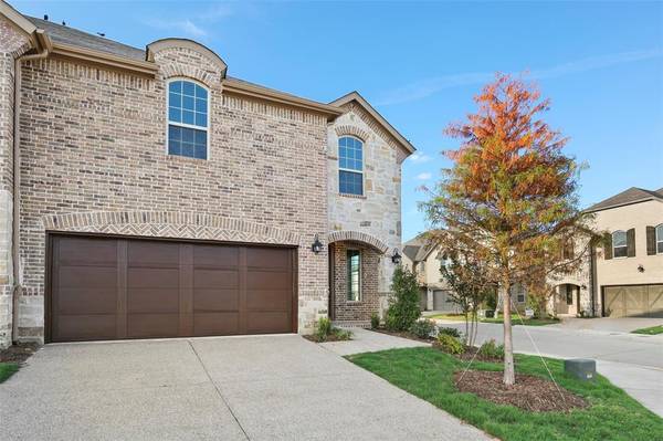 3921 Saint Ives Lane, Lewisville, TX 75056