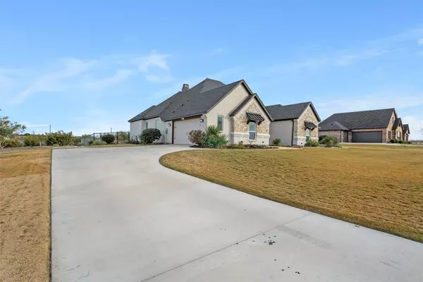 Weatherford, TX 76085,1004 N Oak Trail