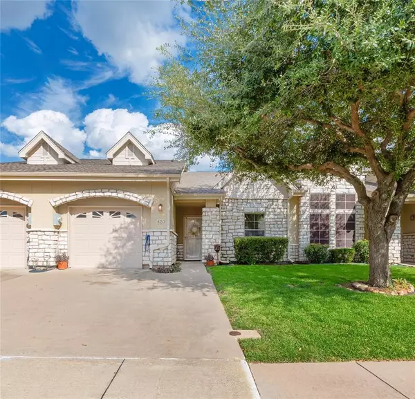 820 Kitty Hawk Lane, Grand Prairie, TX 75051