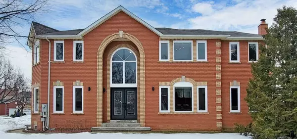 236 Mossbrook SQ, Pickering, ON L1V 6P8