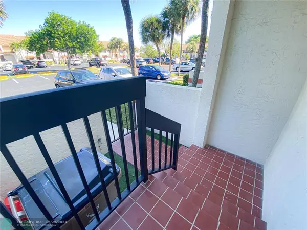 Deerfield Beach, FL 33442,608 Lincoln Court  #608