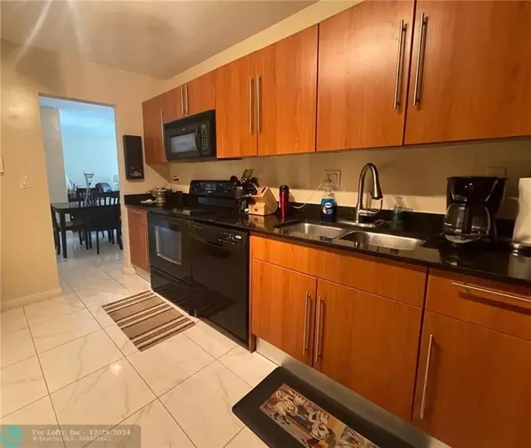 Hollywood, FL 33019,3001 S Ocean Dr  #1225