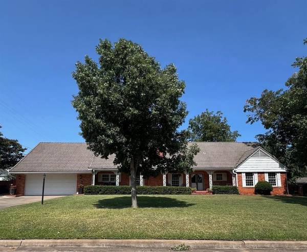 210 E Cammack Street, Shawnee, OK 74804