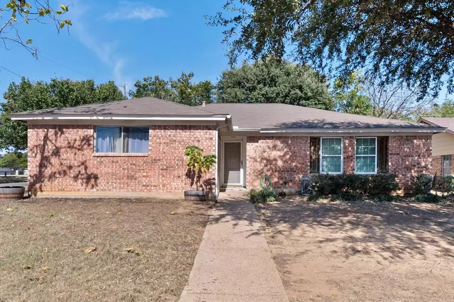 4009 Spring Brook Drive, Arlington, TX 76001