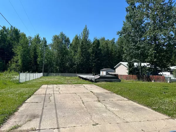 413 2 AVE, Fox Creek, AB T0H1P0