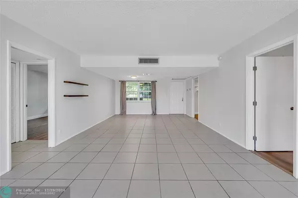 Pompano Beach, FL 33069,905 Cypress Ter  #205