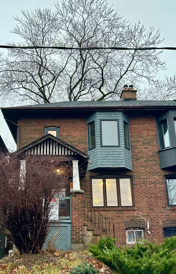 21 Claude AVE, Toronto W01, ON M6R 2T5