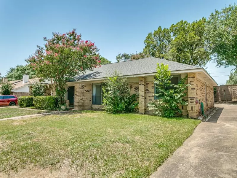 807 Blessing Creek Drive, Euless, TX 76039