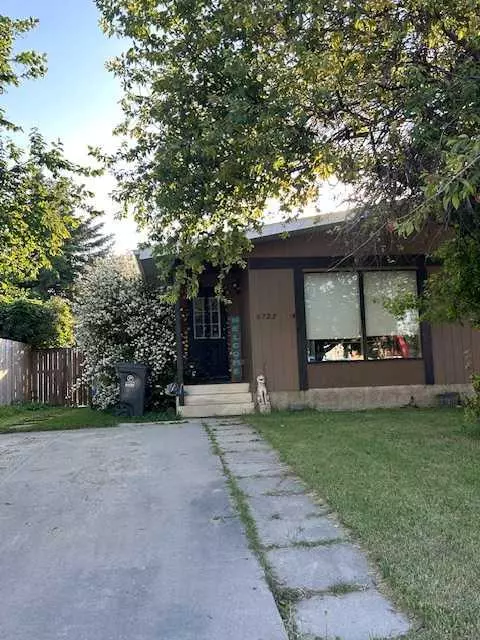 5722 56 ST, Rocky Mountain House, AB T4T 2A4