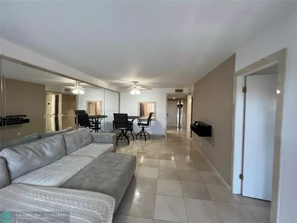 Deerfield Beach, FL 33064,4311 Crystal Lake Dr  #421