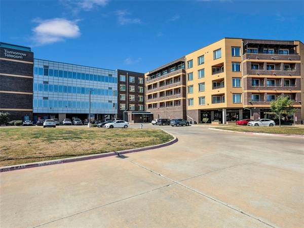 1220 W Trinity Mills Road #2002, Carrollton, TX 75006