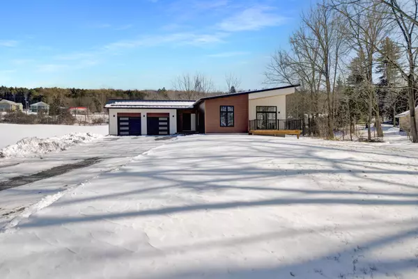 85 Cedar LN, Prince Edward County, ON K0K 2T0