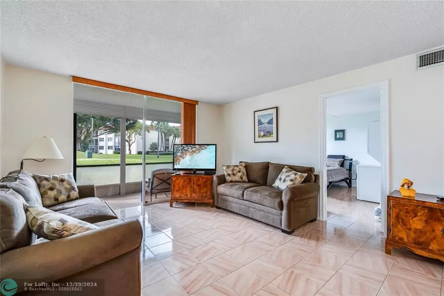 811 S Hollybrook Dr  #103, Pembroke Pines, FL 33025