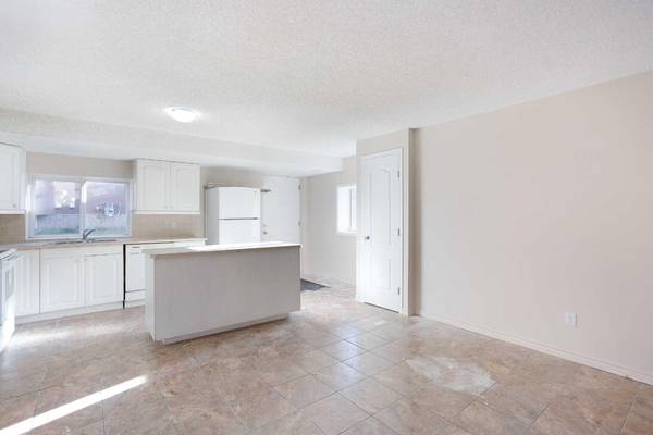 Calgary, AB T3J4Y1,51 Taralea CRES Northeast