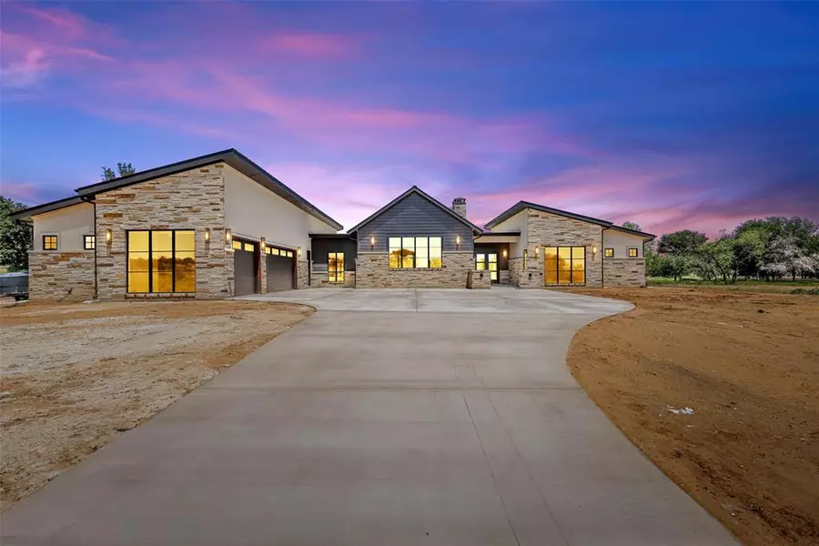 12 Crocket Valley Court, Strawn, TX 76475