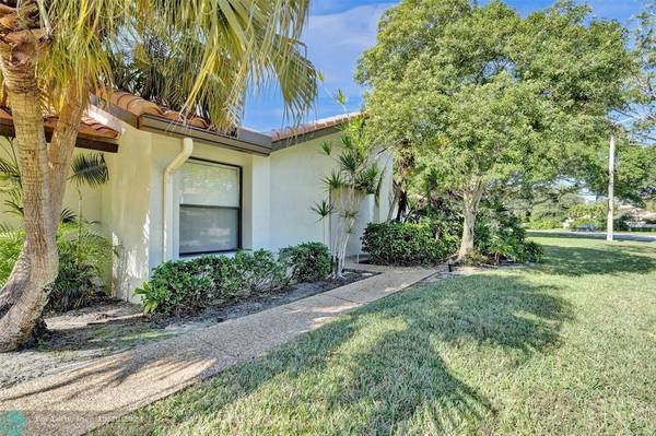 609 Deer Creek Lake Point North Ln  #609, Deerfield Beach, FL 33442