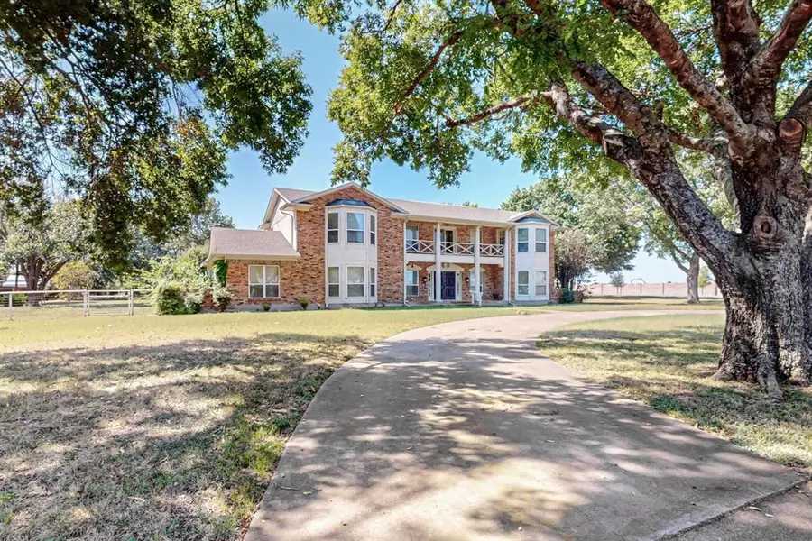 102 Cedar Drive, Oak Leaf, TX 75154