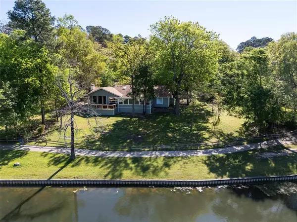 125 Rainbow Cove,  Holly Lake Ranch,  TX 75765