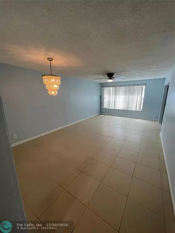 Pompano Beach, FL 33069,2307 S Cypress Bend  #109A