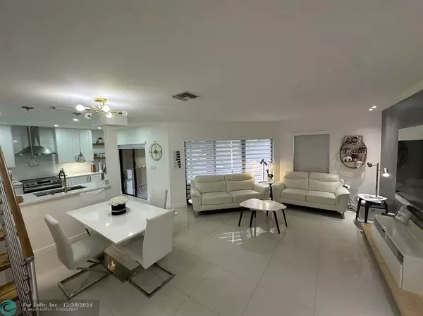 8811 W Sunrise Blvd, Plantation, FL 33322