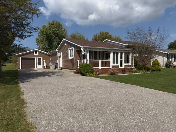 8278 Burwell RD, Lambton Shores, ON N0M 1T0