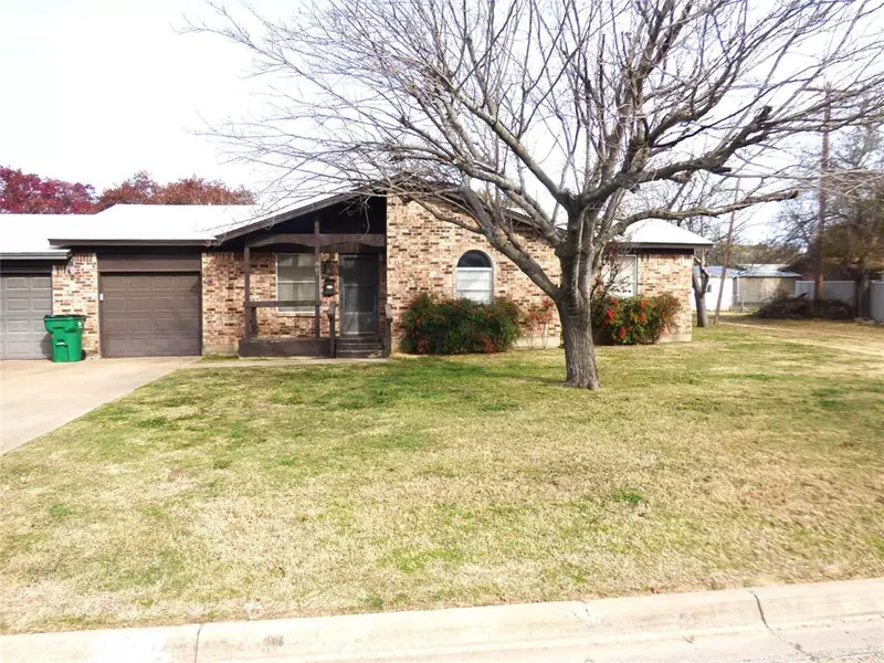 807 W Sadosa Street, Eastland, TX 76448