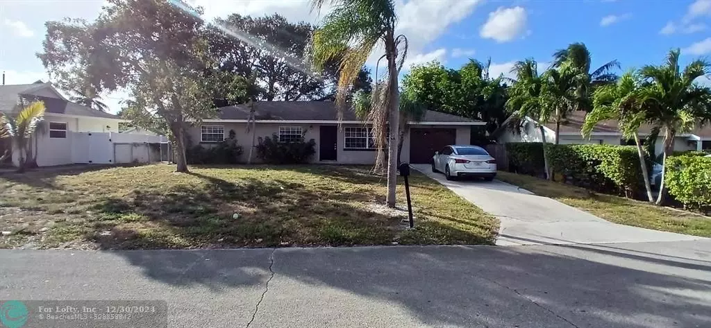 6887 Osborne Dr, Lake Worth, FL 33462