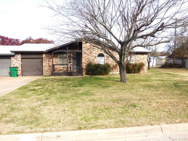 807 W Sadosa Street, Eastland, TX 76448