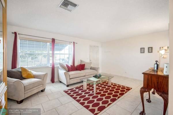 Boynton Beach, FL 33426,2107 SW 23rd Ct