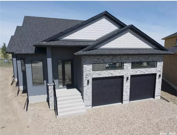 323 Woolf BAY, Saskatoon, SK S7W 1E5